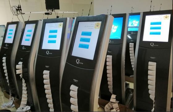 完全なオールインワン 17インチタッチスクリーンチケット配送機 病院のキューシステム
