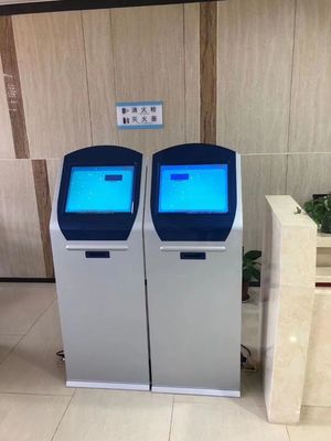 医療センター,銀行,政府機関における顧客流通を向上させ,待ち時間を短縮する電子的なキューシステム